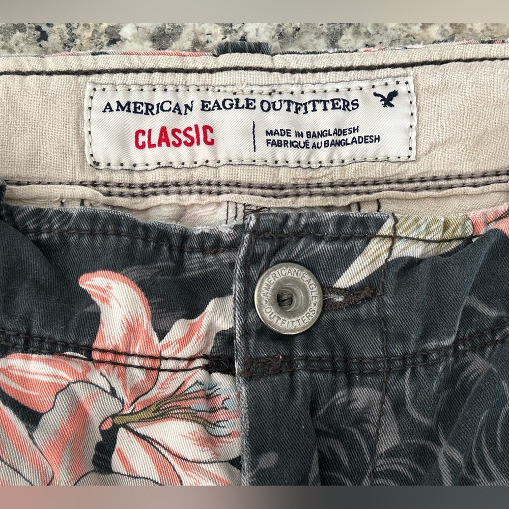 American Eagle Tropical Camo Cargo Classic Chino Shorts Floral Beach Size 34 - Picture 5 of 9